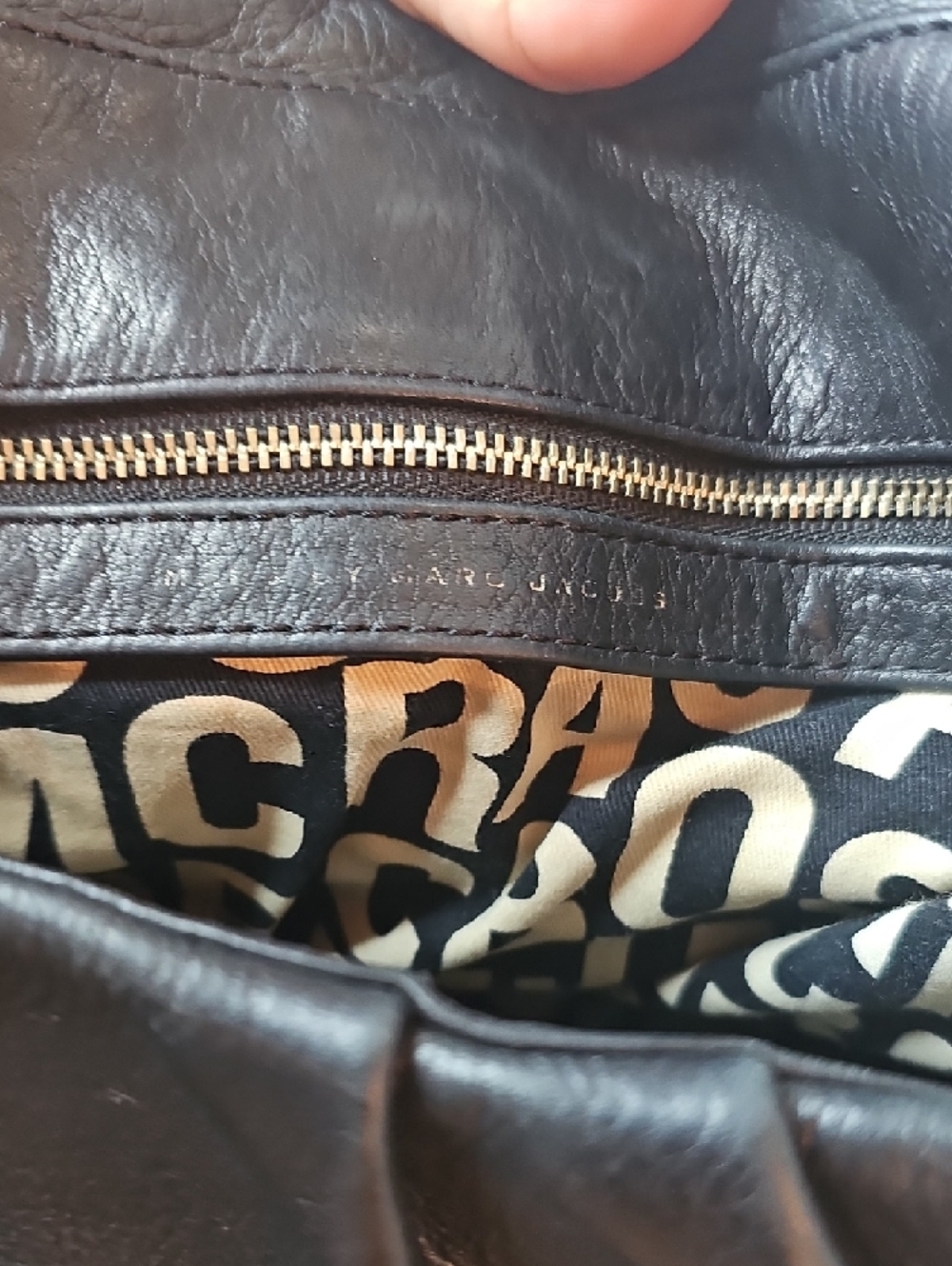 Marc Jacobs Black Leather Slouchy Shoulder Bag - Picture 11 of 14